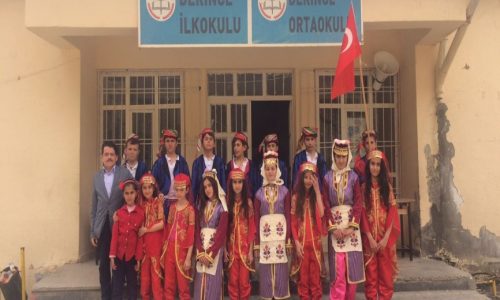 TYSD Beyoğlu Şubesinden Atatürk Büstü Hediyesi