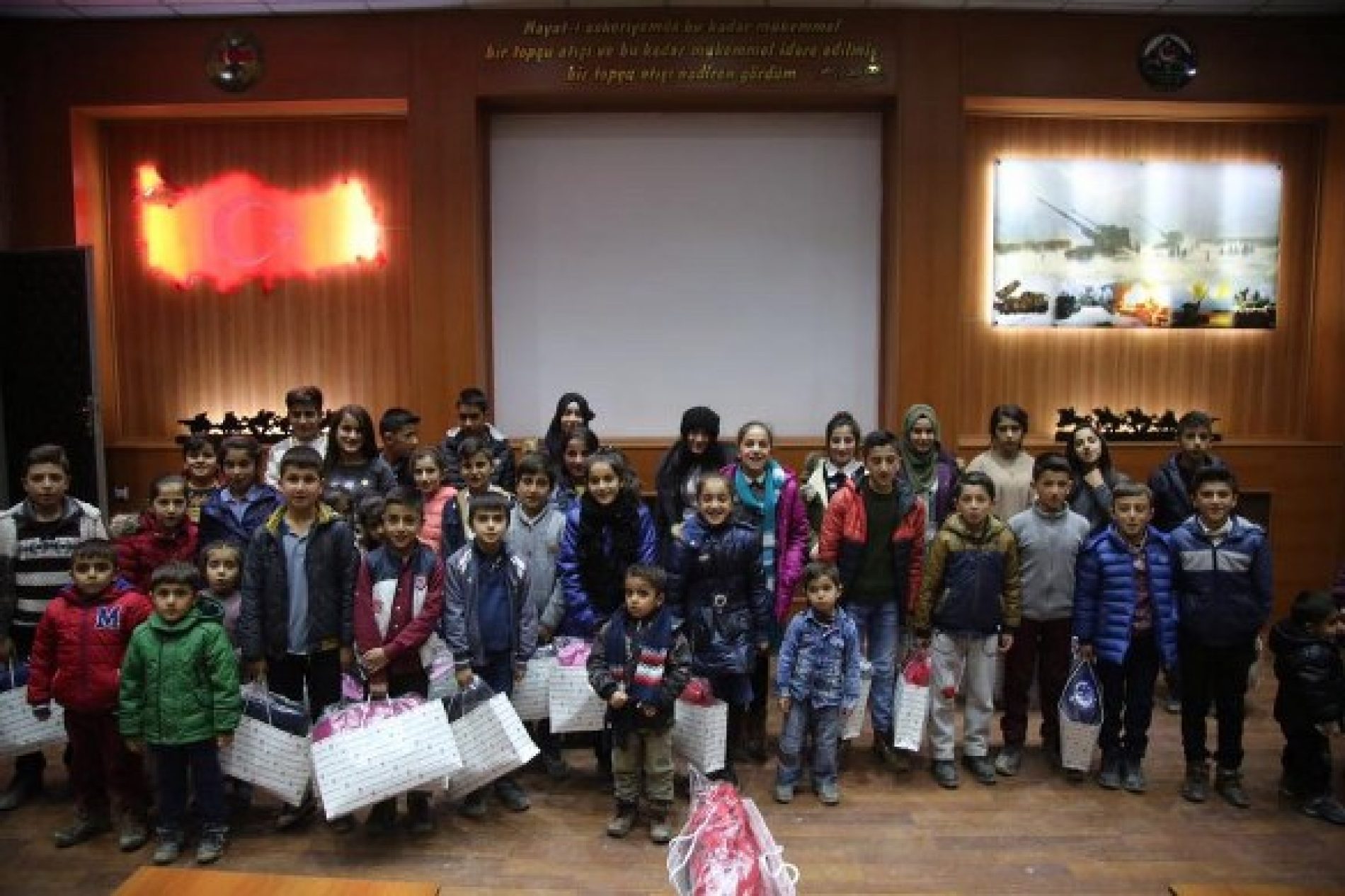 TYSD Başiskele Şubemizden Yüksekova’daki İlköğretim Okulu Öğrencilerine Giyecek Yardımı