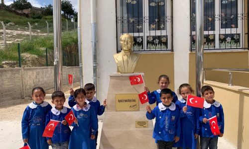 TYSD Üsküdar Şubemizden Okullara Atatürk Büstü Armağanı