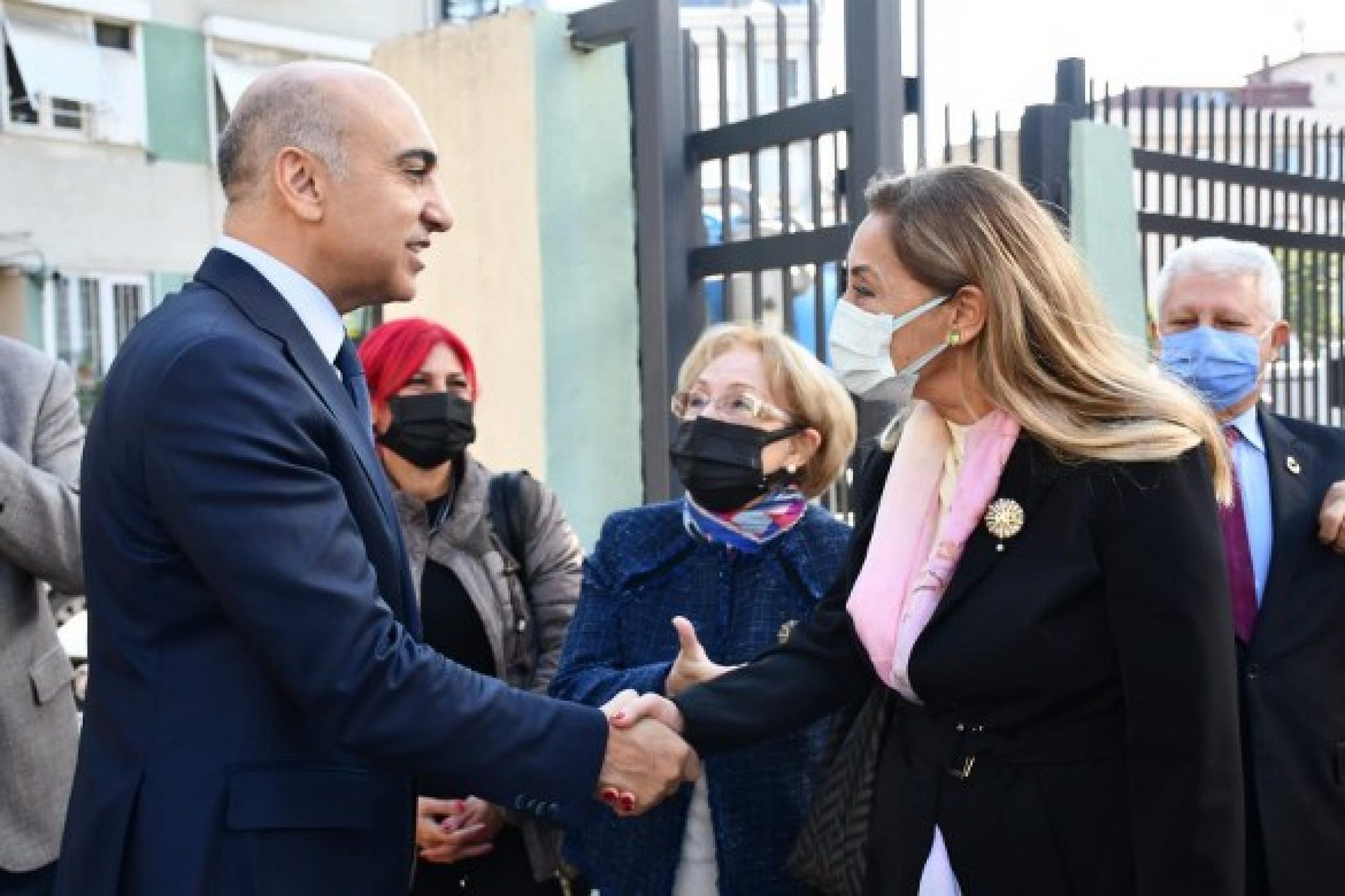 TYSD Bakırköy Şubemiz “Bakırköy Güzel Sanatlar Anadolu Lisesi” ne Atatürk Büstü, Atatürk Köşesi ve Sanat Atölyesi Armağanları