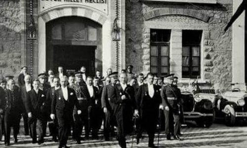 TYSD Genel Merkezi ve 131 Şubemiz Saltanatın Kaldırıldığı Günde Mustafa Kemal Atatürk’ü Sevgi, Saygı ve Minnetle Anmaktadır