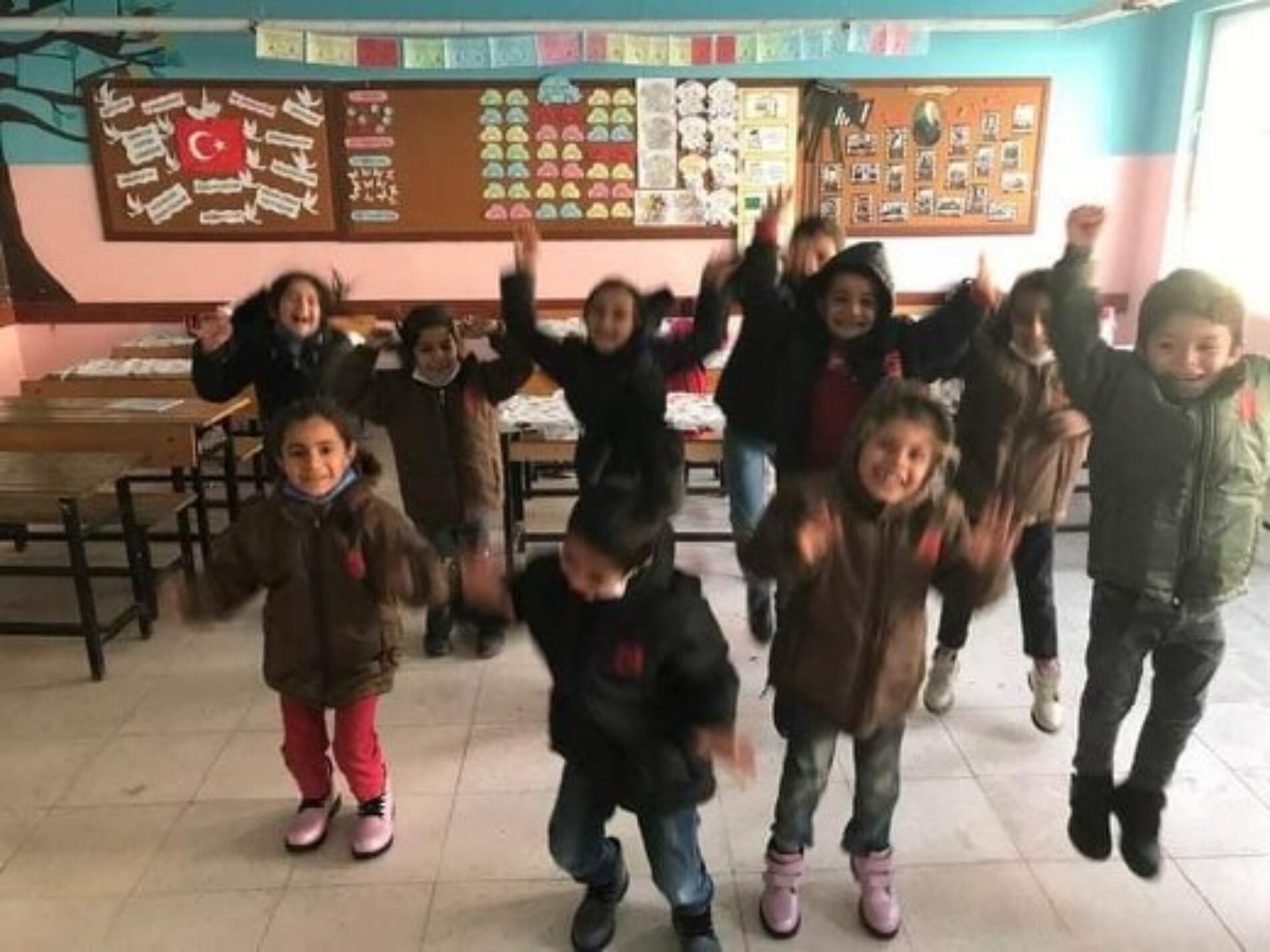 TYSD Bakırköy Şubemizin Harran İlçesindeki 6 Köy Okullarımızdaki Çocuklarımıza Mont ve Bot Yardımları