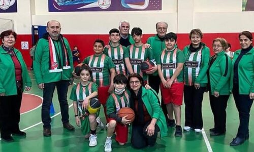 TYSD Karşıyaka Şubemiz Gençlerimize Forma, Eşofman ve Spor Ayakkabı Yardımında Bulunmuştur