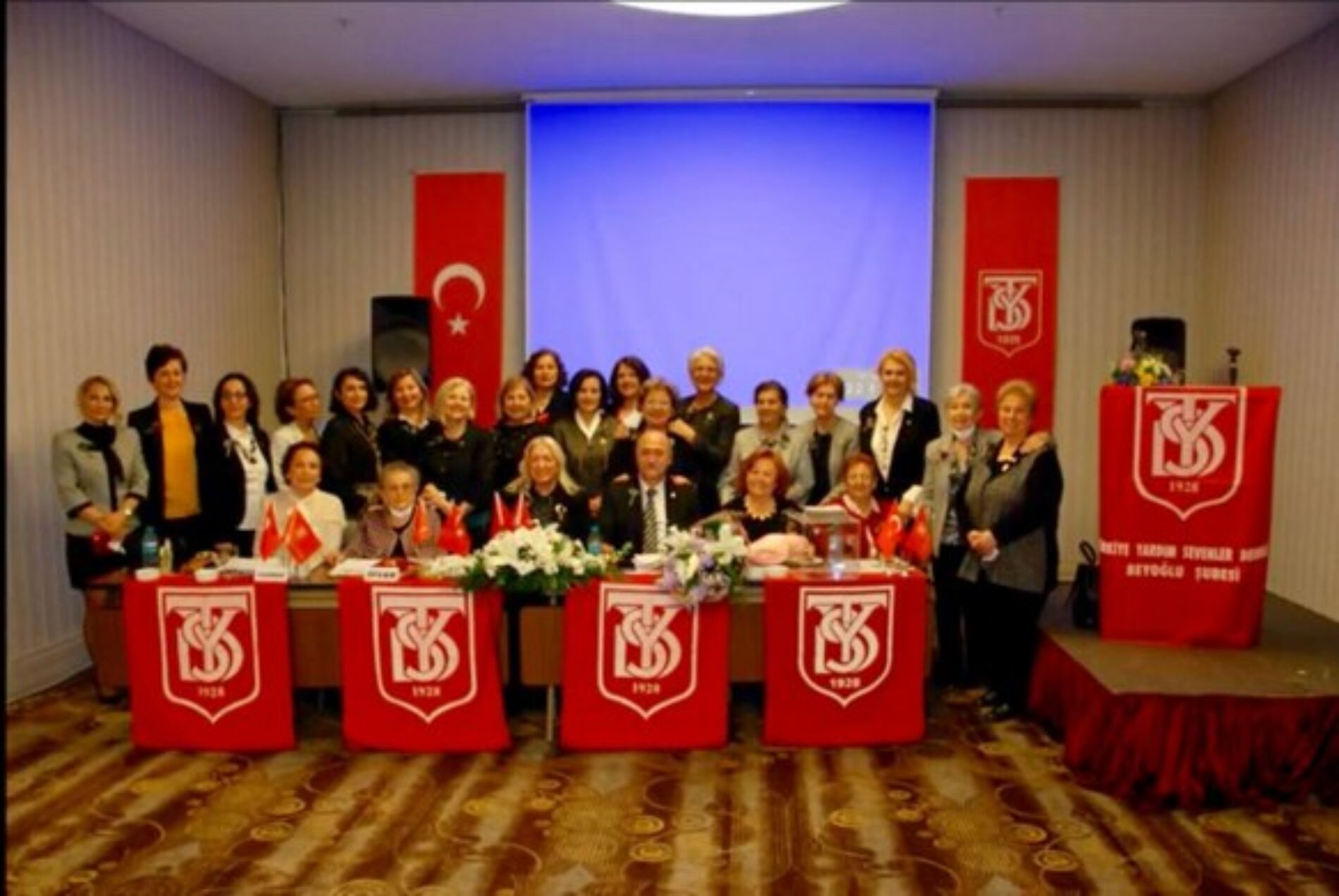 TYSD Beyoğlu Şubemiz 21 Çocuğumuza Bot Mont ve Sweatshirt Yardımında Bulunmuştur
