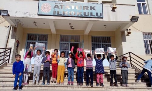 TYSD Karşıyaka Şubemiz Atatürk İ.Ö.O’nun 50 Öğrencisine 1 Yıllık Kırtasiye Malzemeleri ve Giysi Yardımında Bulunmuştur