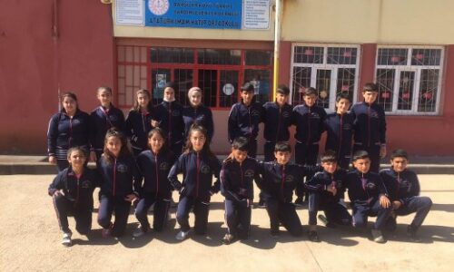 TYSD Genel Merkezimiz TYSD Atatürk İlköğretim Okulundaki Çocuklarımızın Eşofmanlarını Yenilemişlerdir