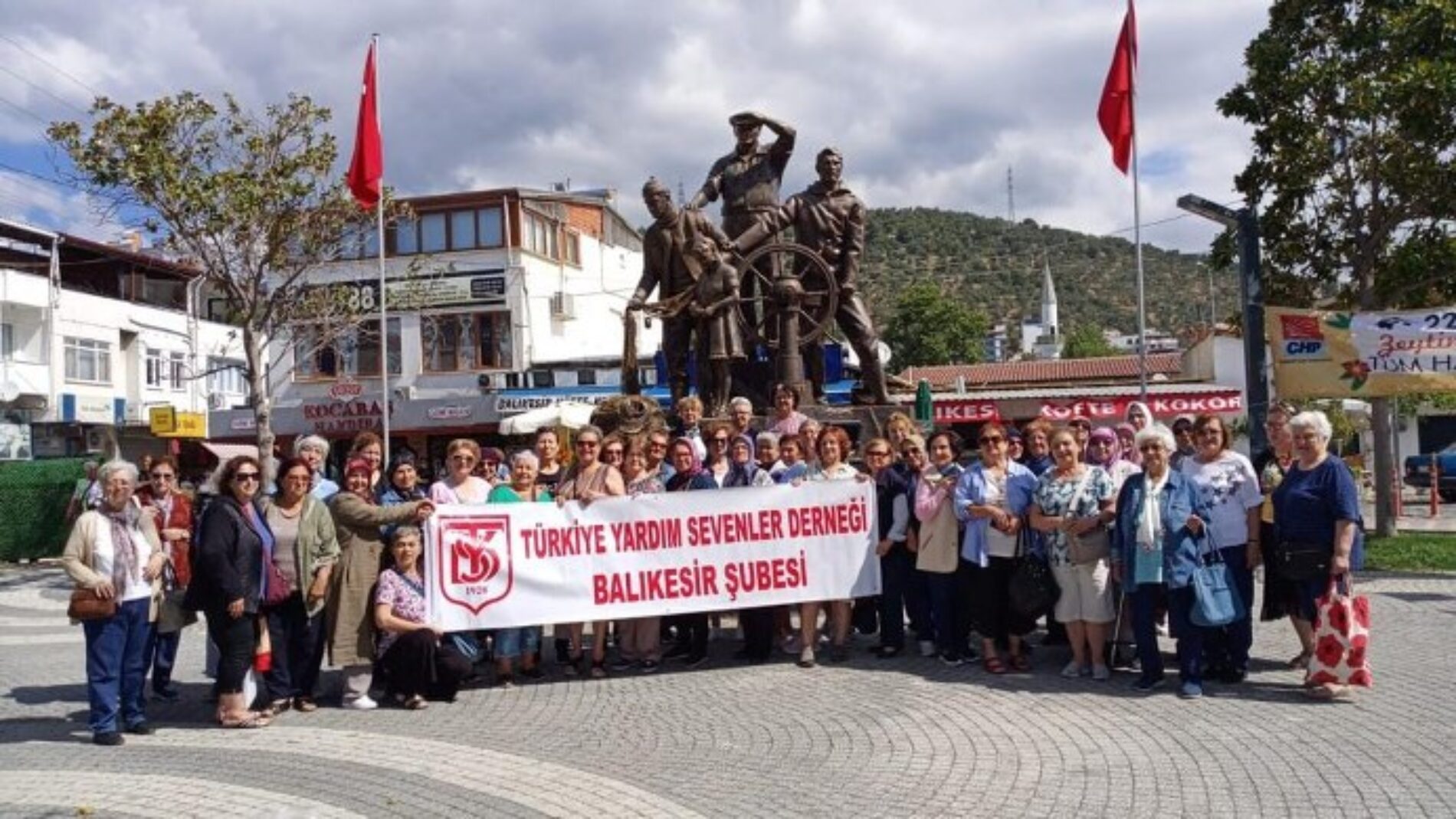 TYSD Balıkesir Şubemiz Atatürk Eğitim Burslu Öğrencilerimiz Yararına Kültürel Gezi Düzenlemiştir