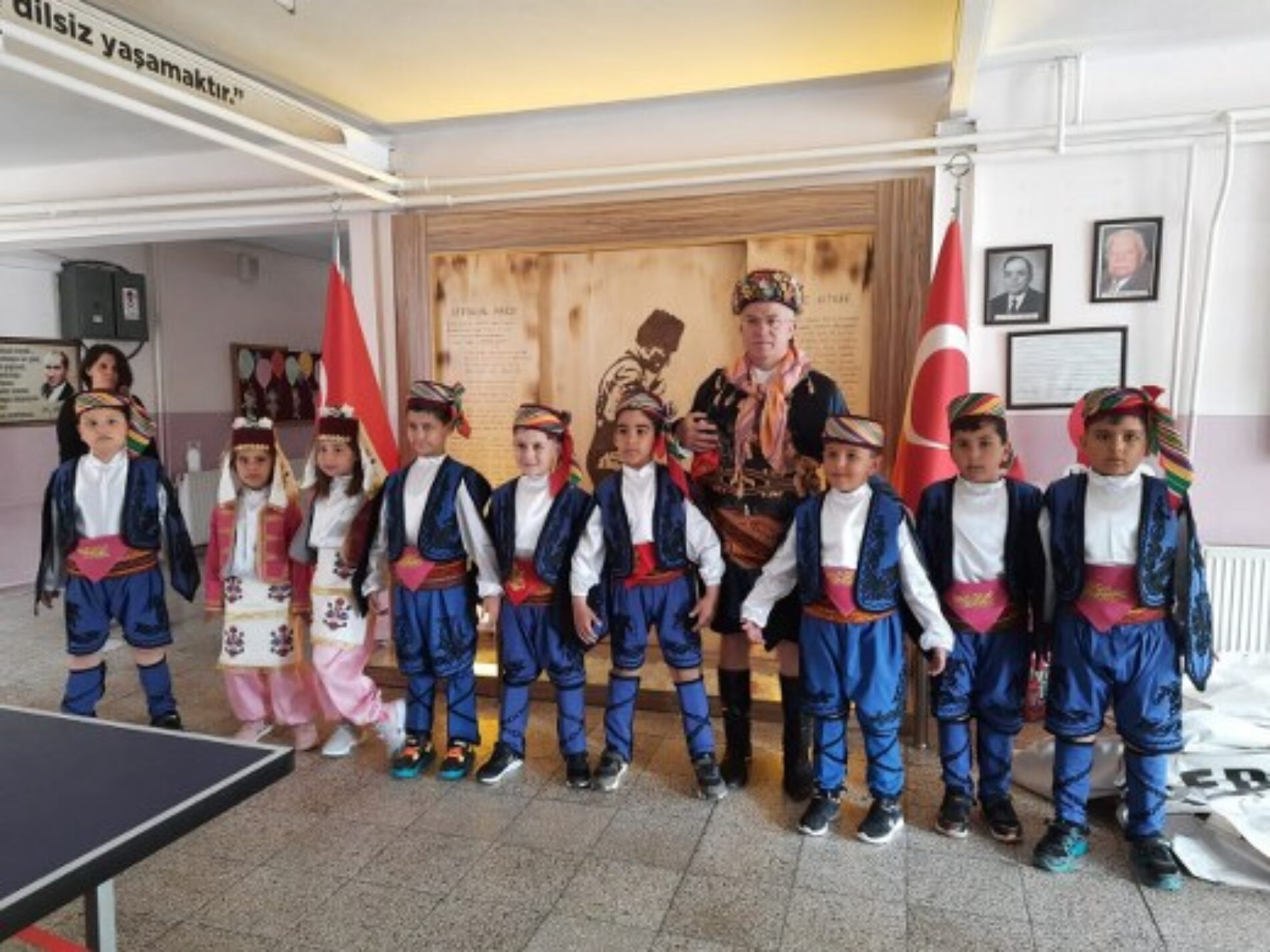TYSD İstanbul Şubemiz Çocuklarımız İçin Satranç Panosu ve Folklor Kıyafetleri Bağışında Bulunmuştur