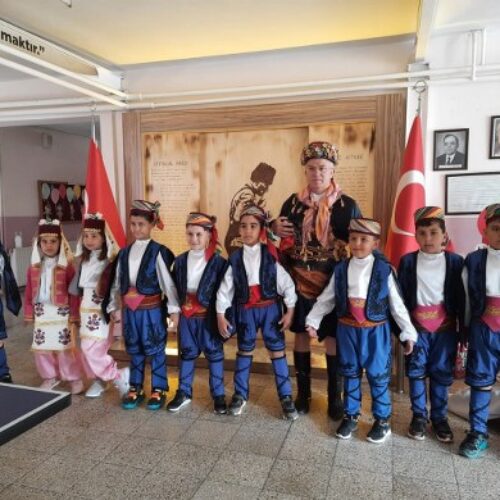 TYSD İstanbul Şubemiz Çocuklarımız İçin Satranç Panosu ve Folklor Kıyafetleri Bağışında Bulunmuştur