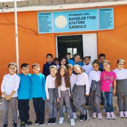 TYSD Genel Merkezi ve 130 Şubemiz Diyarbakır Eğil İlçesi Bahşiler Köyü TYSD Atatürk İlk ve Ortaokul Öğrencilerimize Forma Yardımında Bulunmuştur