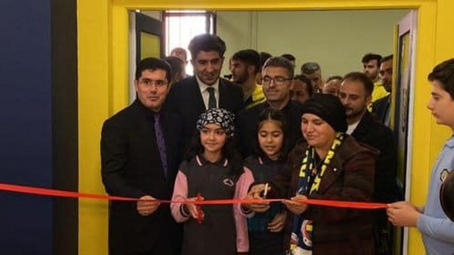 TYSD Kocaeli Şubemiz Gebze Adem Yavuz Ortaokulu’na Kütüphane Yaptırmıştır