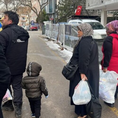 TYSD Genel Merkezimizin Personeli İlhan Bey Depremzede Ailemize Evini Açmıştır