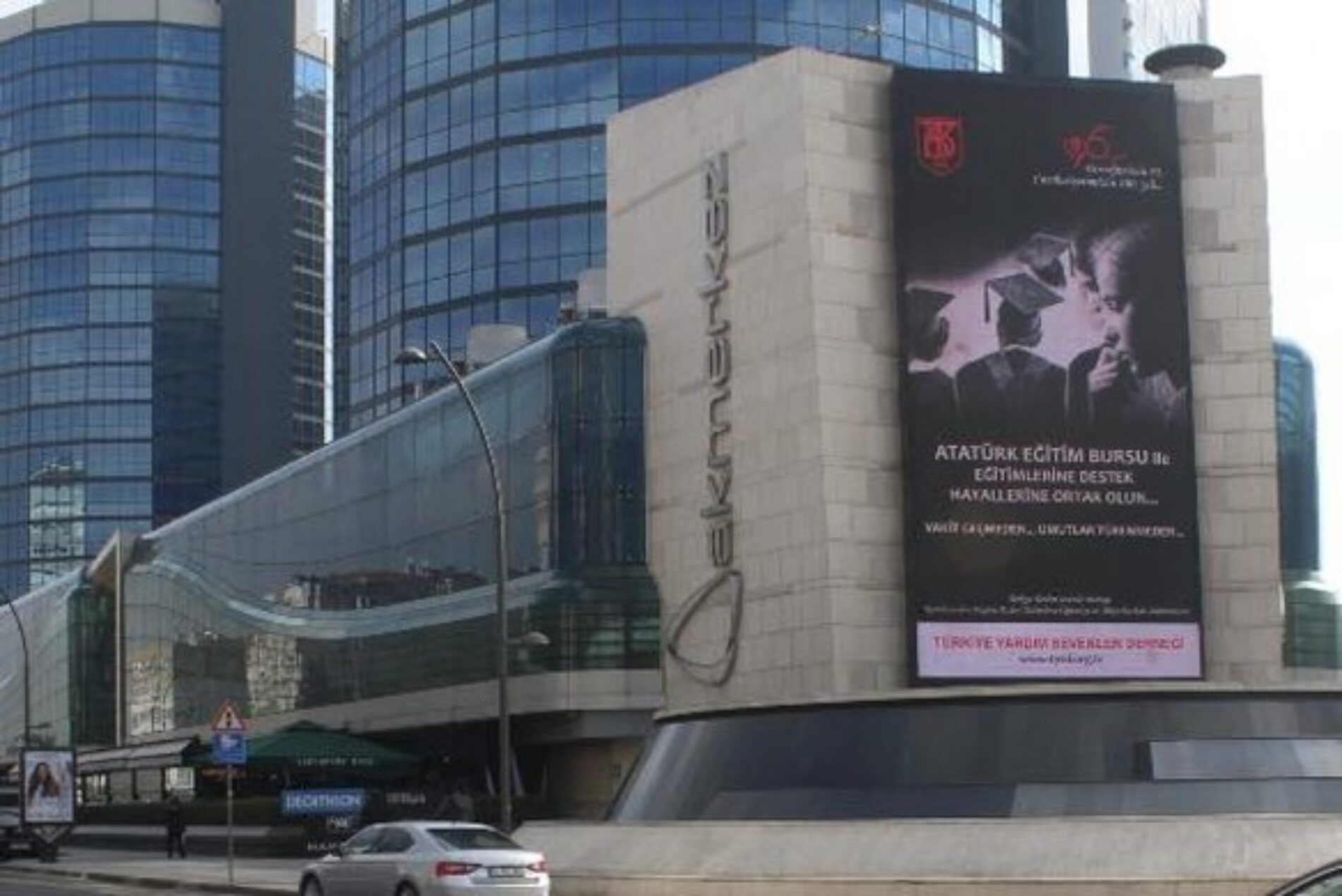TYSD Bakırköy Şubemiz Atatürk Eğitim Burslu Öğrencilerimiz için Hazırlamış Olduğu Reklam Ekranlarda Yer Almaktadır