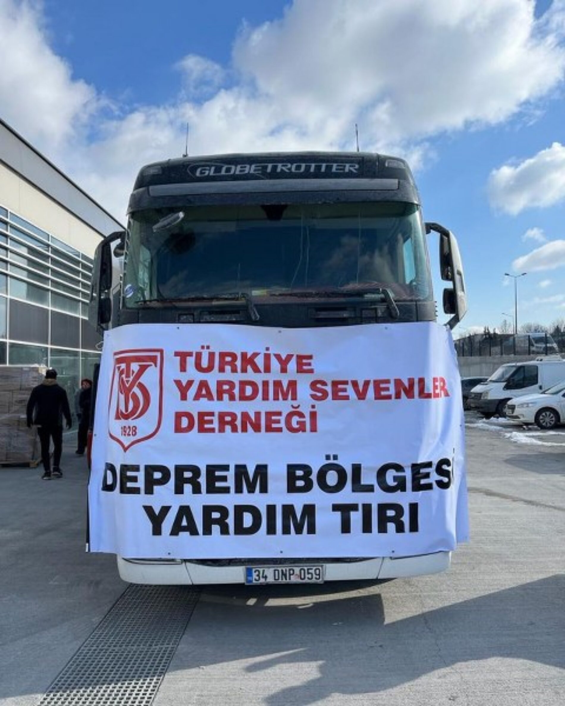 TYSD Genel Merkezi ve 130 Şubemizin Hazırlamış Olduğu İlk Yardım Tırımız Emine Ellere Ulaşmıştır