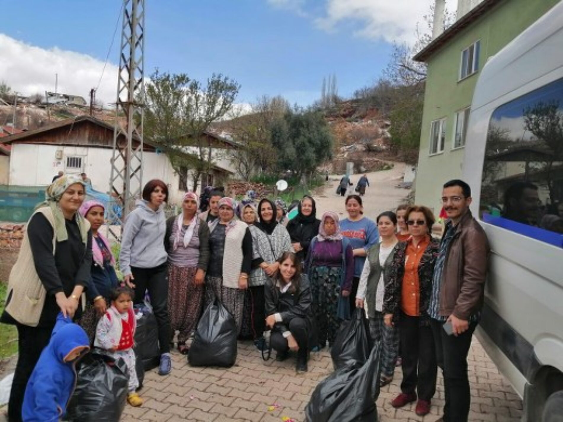 TYSD Şanlıurfa Şubemizin Gerçekleştirmiş Oldukları Giysi ve Gıda Yardımları