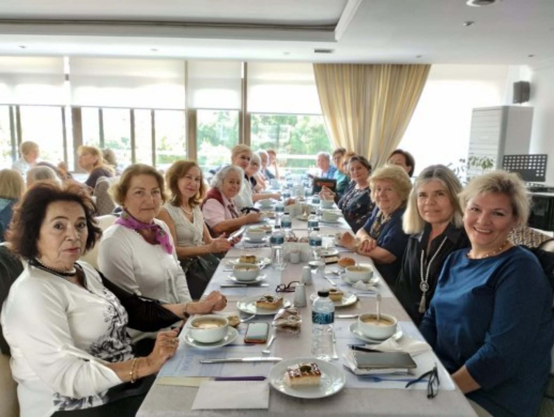 TYSD İzmir Şubemiz Atatürk Eğitim Burslu Öğrencilerimiz Yararına Yaza Merhaba Yemeği Düzenlemiştir