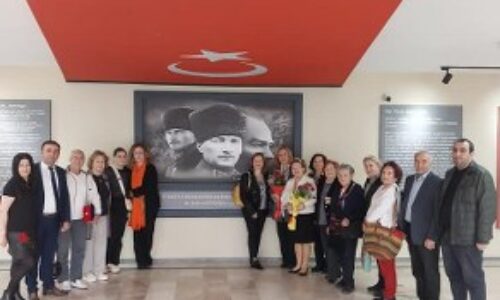 TYSD Beyoğlu Şubemiz Şişli Handan Ziya Öniş İlkokuluna Atatürk Köşesi Armağanında Bulunmuştur