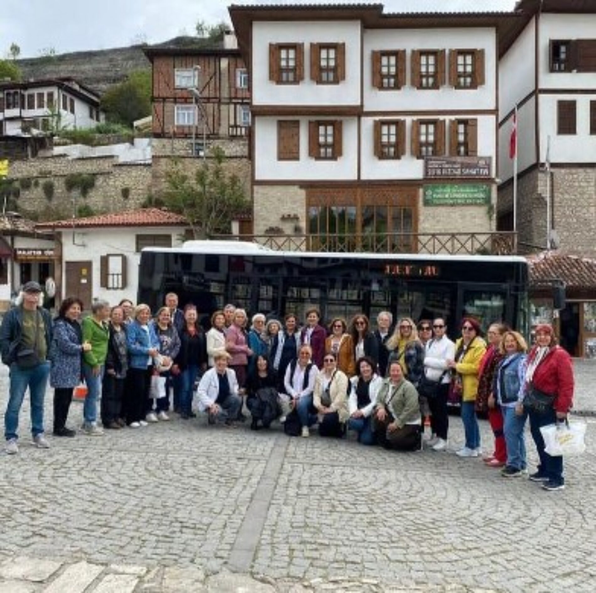 TYSD Çanakkale Şubemiz Atatürk Eğitim Burslu Öğrencilerimiz Yararına Kültürel Gezi Düzenlemişlerdir