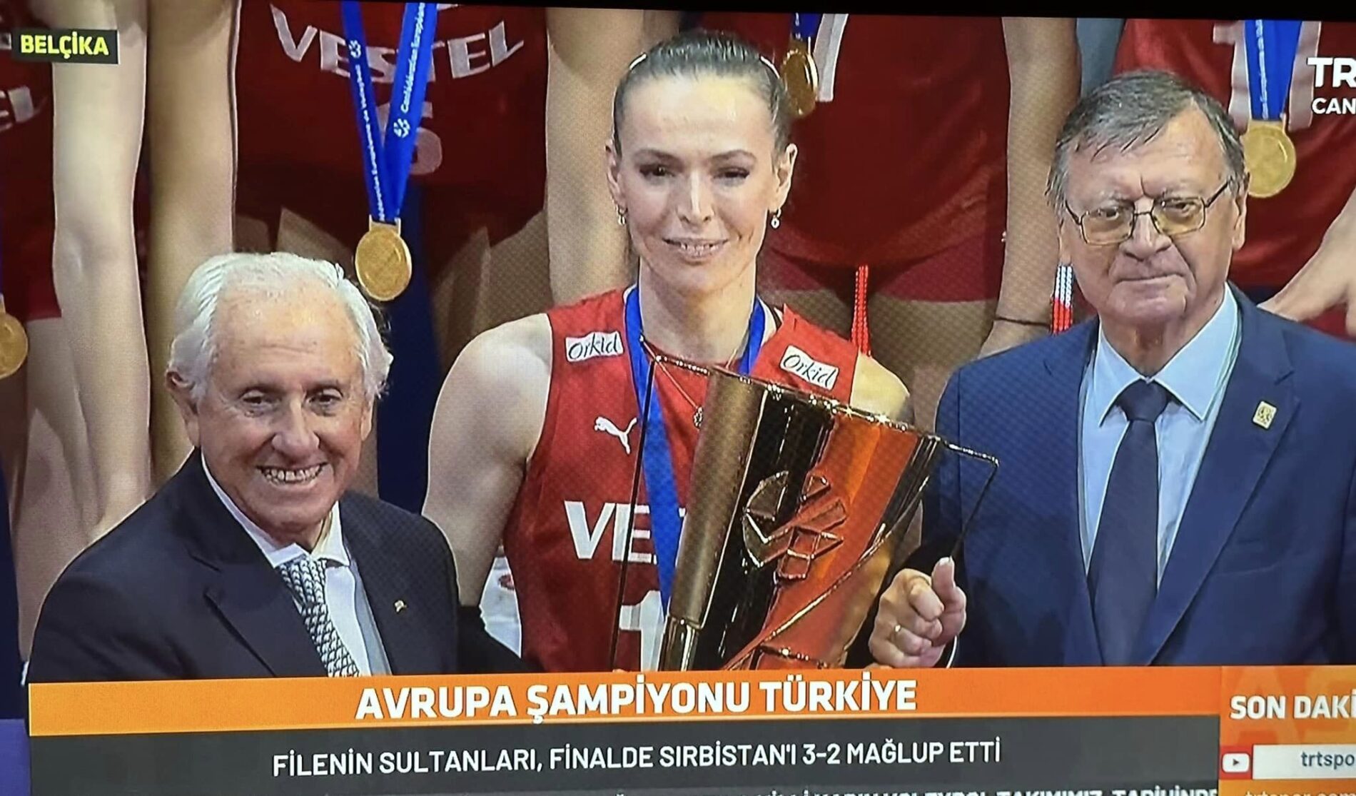 TYSD Genel Merkezi ve 130 Şubemiz Türk Kadın Voleybol Milli Takımımızı Kutlamaktadır