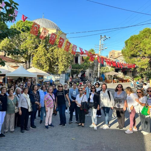 TYSD Aydın Şubemiz Cumhuriyetimizin 100. Yılı Kapsamında 100 Çocuğumuza Bot Dağıtmıştır