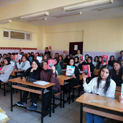 TYSD Şanlıurfa Şubemiz Cumhuriyetimizin 100. Yılı Kapsamında 10 Okulumuza Nutuk, Test Kitabı ve Deneme Sınavı Kitapçıkları Dağıtmıştır