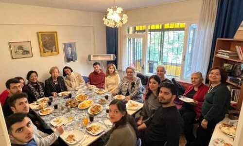 TYSD Kadıköy Şubemiz Atatürk Eğitim Burslu Öğrencilerimizle Öğle Yemeği Yemiştir