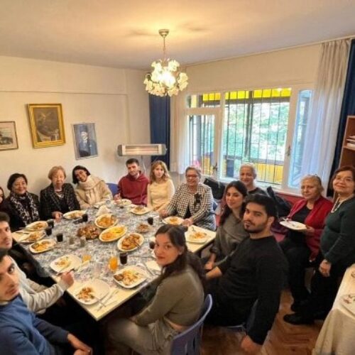 TYSD Kadıköy Şubemiz Atatürk Eğitim Burslu Öğrencilerimizle Öğle Yemeği Yemiştir