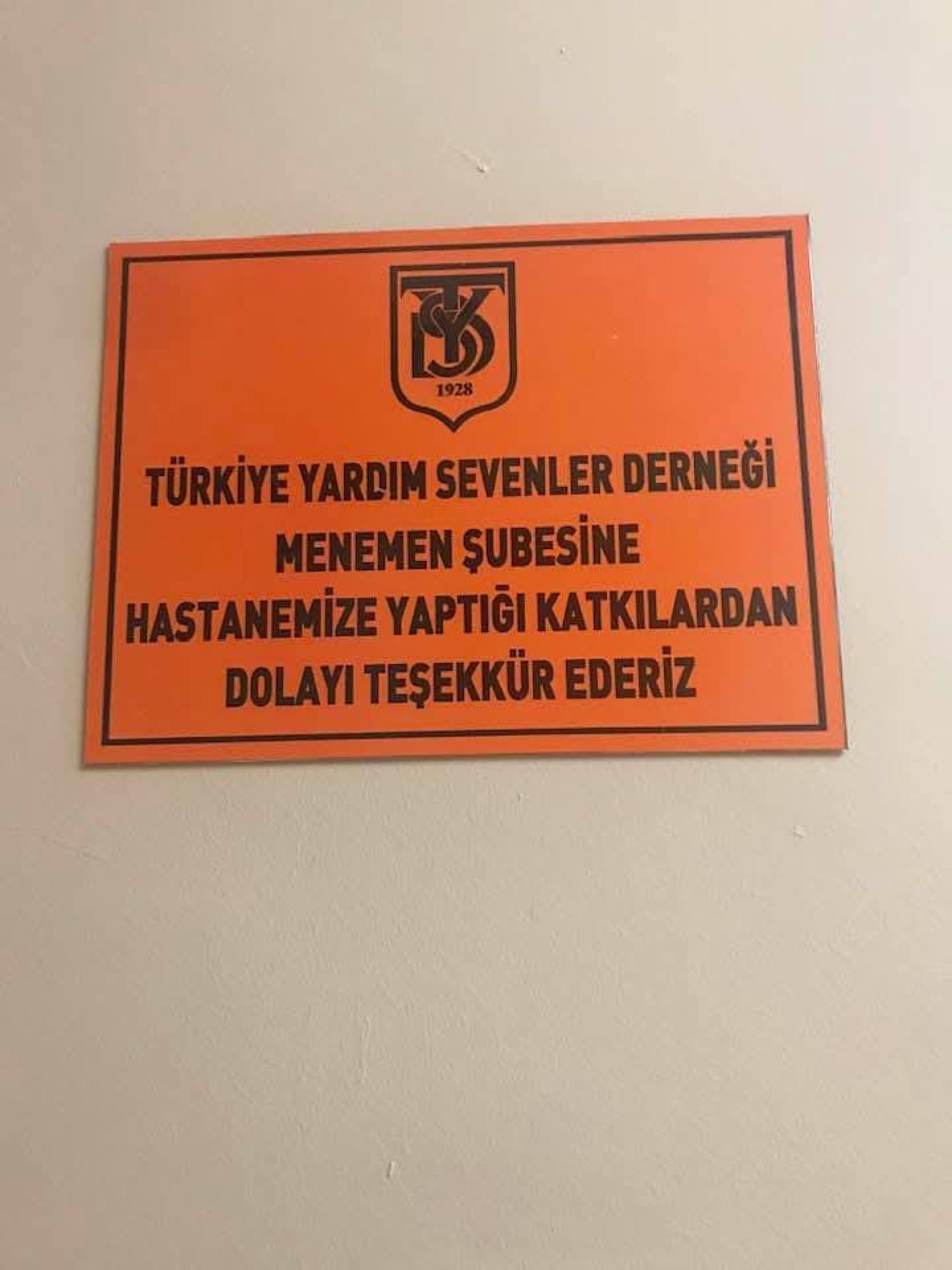 TYSD Menemen Şubemiz 9 Eylül İlkokulunun Anasınıfı ve Spor Salonunun Yer Döşemelerini Yaptırmıştır