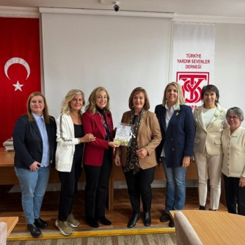 TYSD Genel Merkezimizden Sn. Fatma Ayan’a Bağış Sertifikası Takdimi